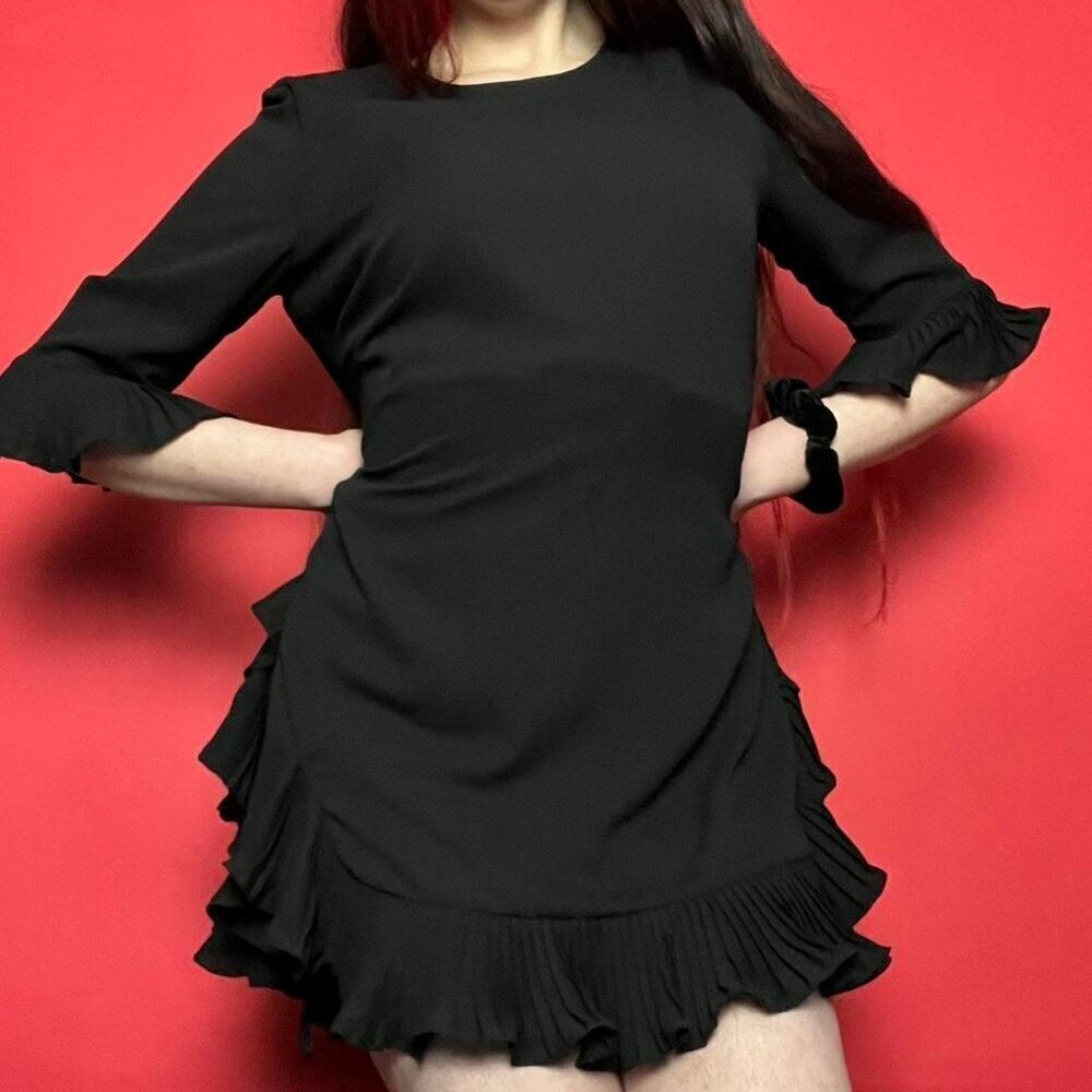 Joseph ribkoff / Black mini dress with flowey mermaid style hem 🖤🖤​​​​​​
